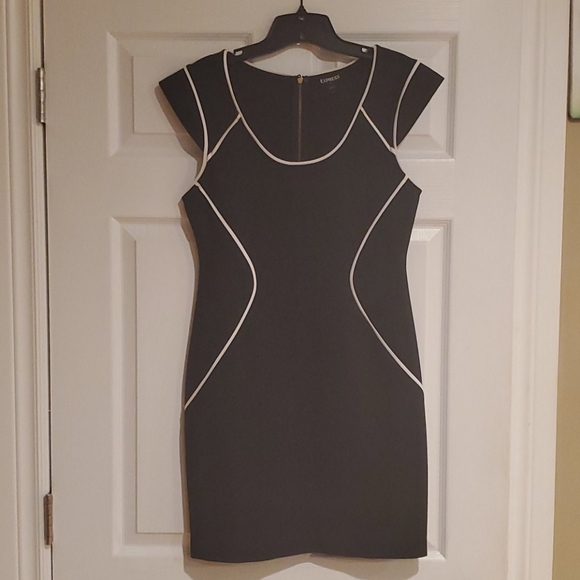 Express dress - Picture 4 of 5